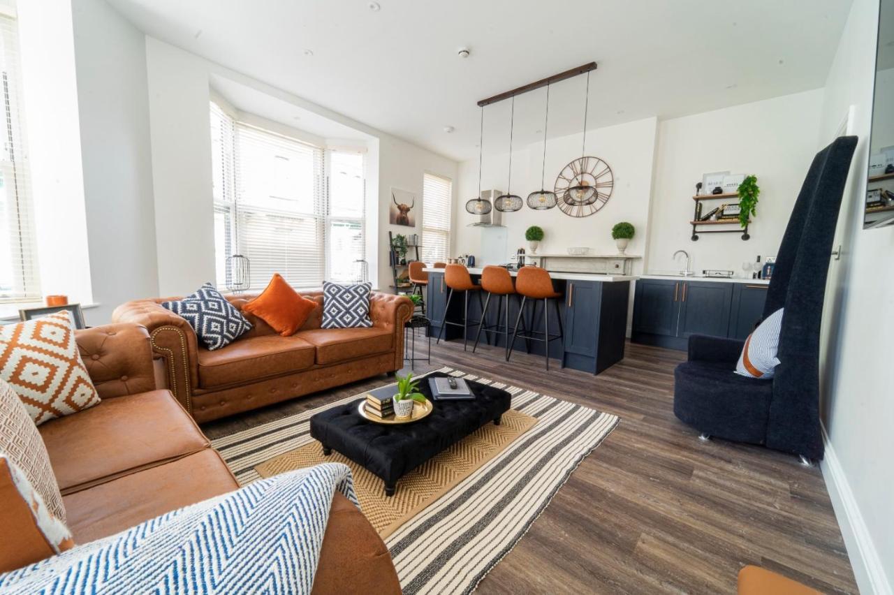 The - Brand New, Stylish & Apartamento