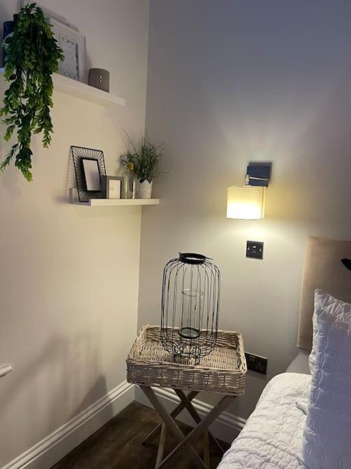 The - Brand New, Stylish & Apartamento *