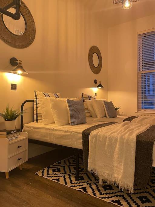 The - Brand New, Stylish & Apartamento Shanklin