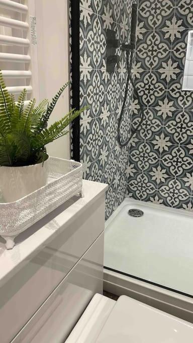 The - Brand New, Stylish & Apartamento Shanklin