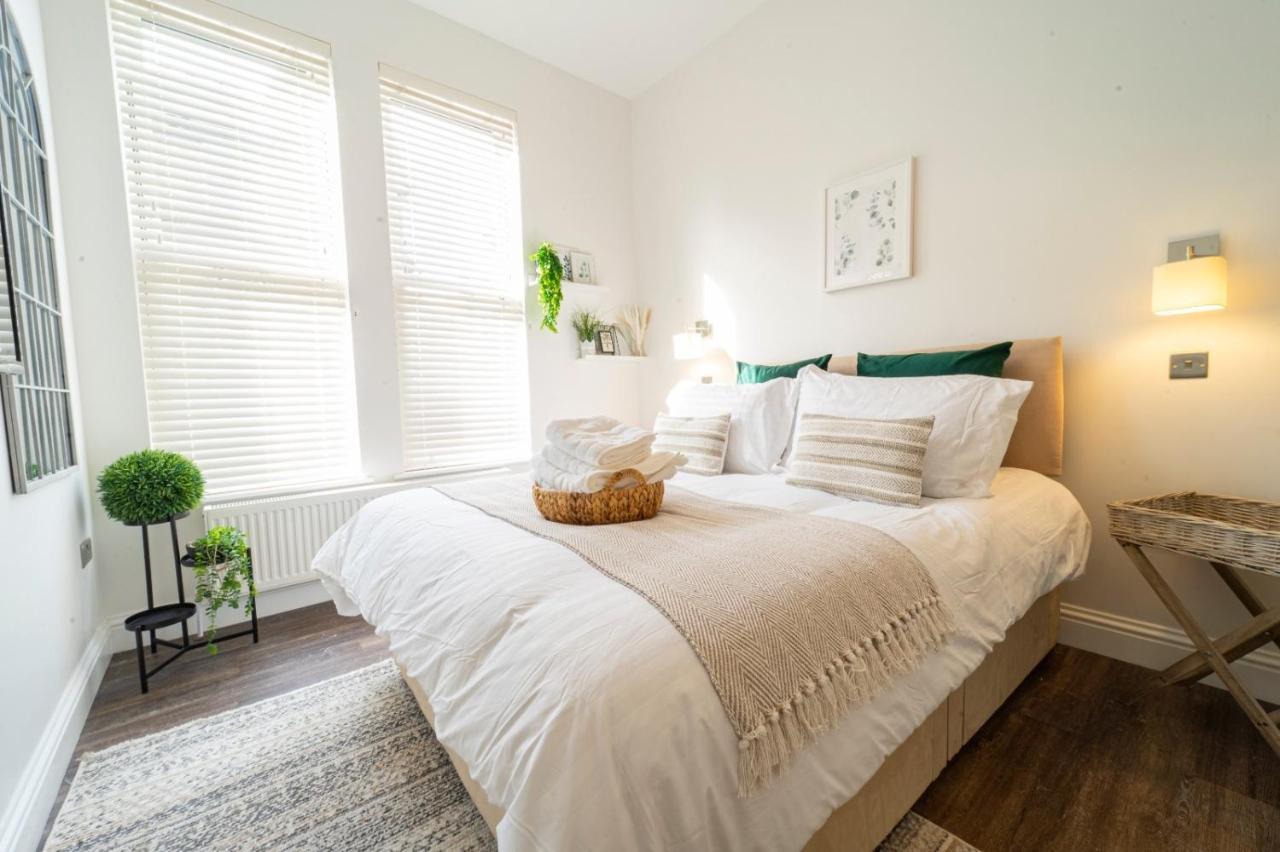 The - Brand New, Stylish & Apartamento